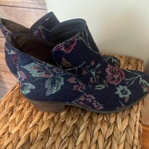 ME TOO Floral Patterned Ankle Boots